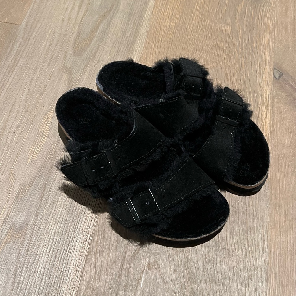 never worn birkenstock with fur